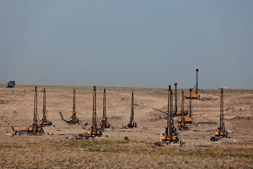 нефть и газ узбекистана. узбекистан нефть. нефтегазовая промышленность узбекистана. месторождение кокдумалак узбекистан. добыча нефти в узбекистане.